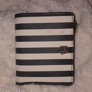 🔥🔥 RARE HENRI BENDEL WALLET 🔥🔥